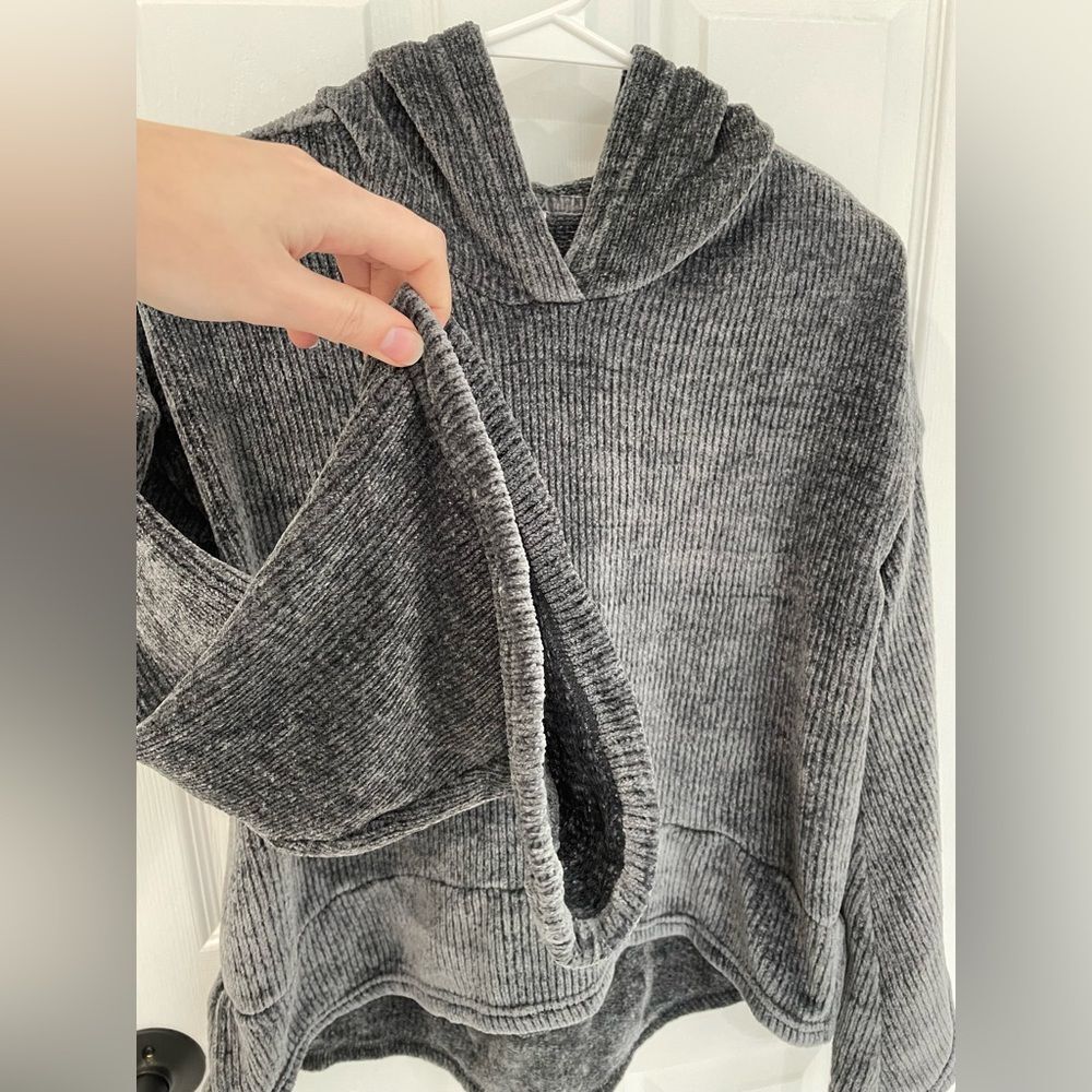 Gilligan & O’Malley Soft Gray Lounge Wear Hoodie Sweatshirt Bell Sleeve Size S - Picture 2 of 7